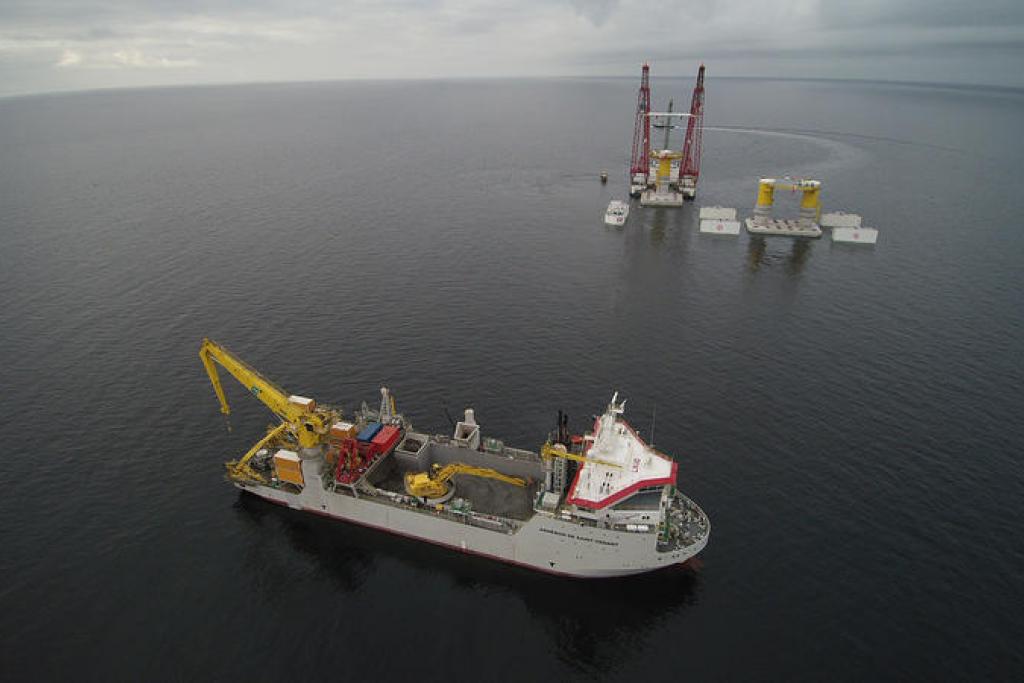 Eerste fundering voor offshore windpark Kriegers Flak geïnstalleerd in Denemarken